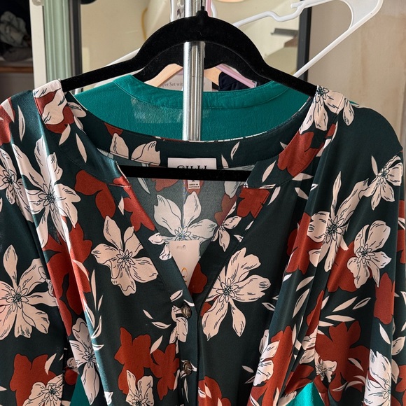 Gilli Dresses & Skirts - Gilli Green and Red Floral Dress NWT